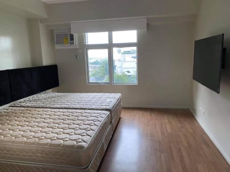 Semi Furnished 1 Bedroom Unit at Two Serendra for Rent