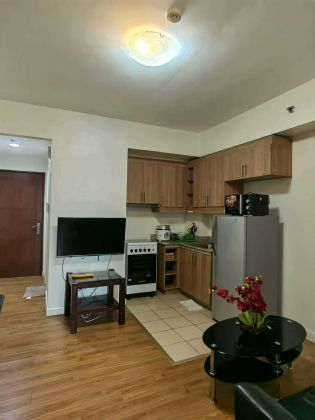 Rush 1BR with Balcony Rent Pbcom Makati