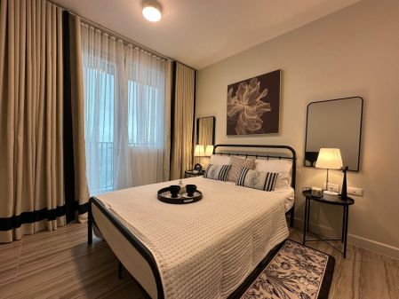 Fresh and Airy Residence with the Metro s Conveniences for the Di