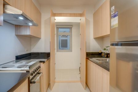 Fully Furnished 1 Bedroom Unit at Alveo Park Triangle Residence