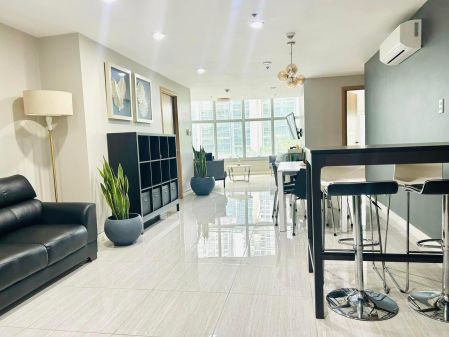 Fully Furnished 3BR with Baththub corner Unit at One Central
