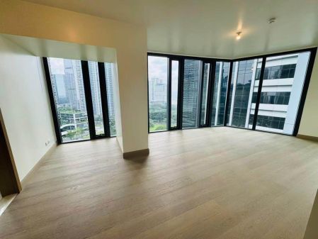  400 000   Month   337 sqm Luxury 3BR   Family Room   Semi Furnis