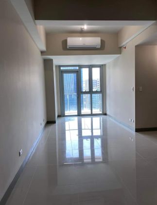 Semi Furnished 2 Bedroom Unit at Uptown Parksuites for Rent