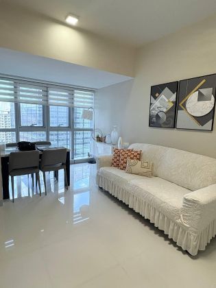 Fully Furnished 2 Bedroom Unit at Uptown Parksuites for Rent
