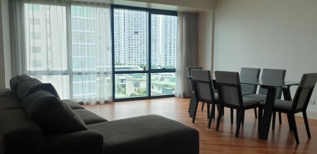 1BR Newly Renovated Furnished Flat at Amorsolo Rockwell
