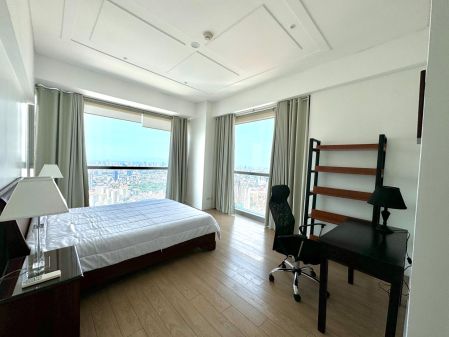 Furnished 2 Bedroom in One Shangrila Place with High Ceiling