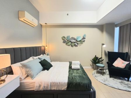 Brand New 1 Bedroom Designed Unit in Three Central Makati