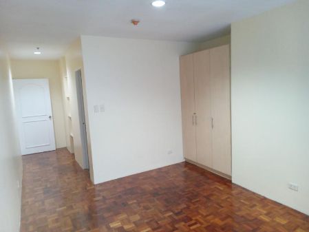 Unfurnished 2 Bedroom Unit at AIC Grande Tower for Rent