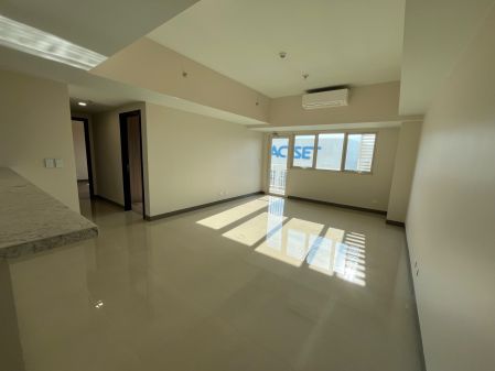Unfurnished 2 Bedroom Unit at Park McKinley West for Rent