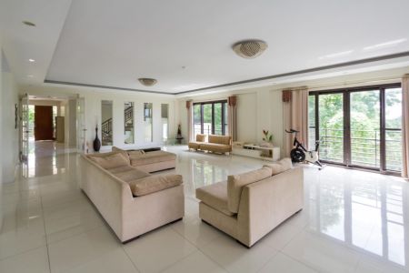 Spacious House with Ocean View for Rent in Maria Luisa Park