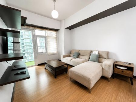 Fully Furnished 1BR Unit with Balcony facing Amenities