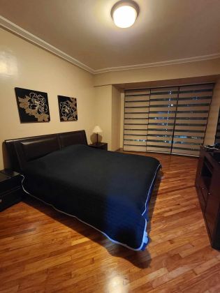 Amorsolo East Rockwell Center ll 1 Bedroom for Rent 