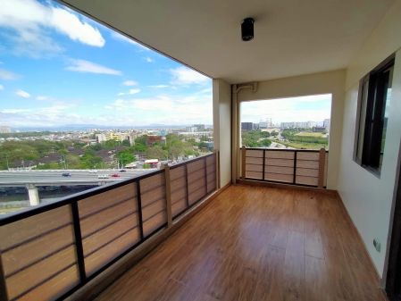 2BR Beautiful Corner Unit Facing Amenities with Drying Cage