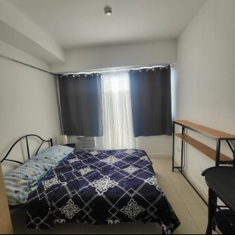 Studio Unit with Balcony for Rent in QC
