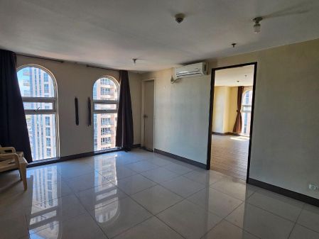 Semi Furnished 1BR for Rent in Venice Residences BGC Taguig