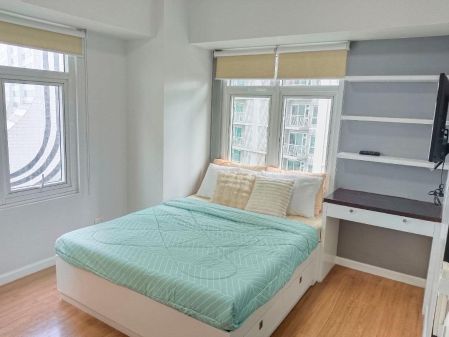 Meranti Two Serendra Bgc 18th Floor Condo Unit for Rent