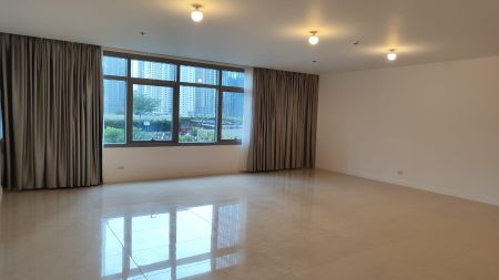 The Suites 3 Bedroom Unit facing Amenities