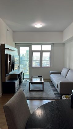 Fully Furnished 1 Bedroom at Two Serendra Meranti
