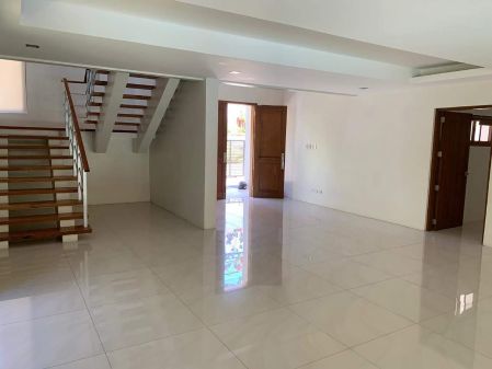 Ayala Alabang 4 Bedroom Glamour House for Rent in Muntinlupa