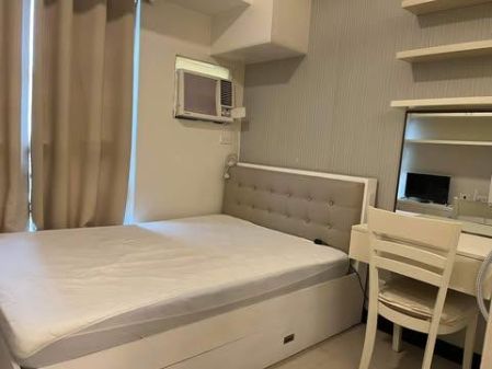 Studio Furnished for Rent at Axis Residences
