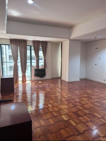 Semi Furnished 290sqm 3BR Salcedo Village