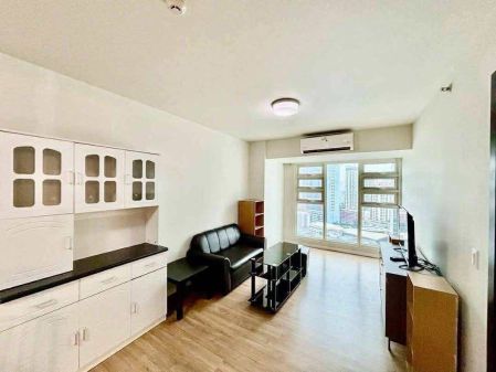 Fully Furnished 1 Bedroom Unit at Kroma Tower for Rent