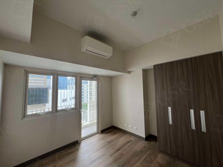 Unfurnished 1 Bedroom Unit at Park McKinley West for Rent