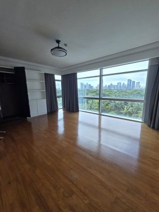 Pacific Plaza Towers BGC Semi Furnished for Rent