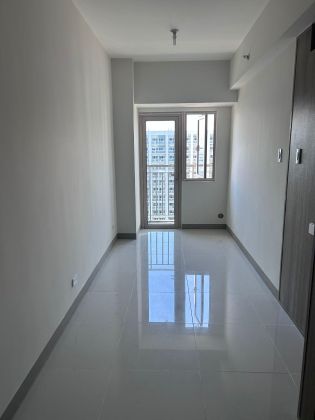 Unfurnished 1 Bedroom Unit at Coast Residences for Rent