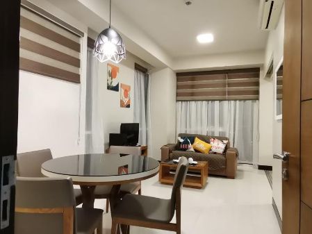 Seaview Executive Suite with Balcony in Cebu for Long-term Rent!
