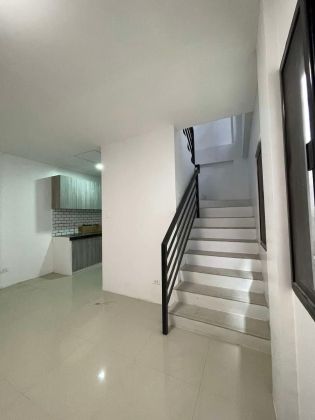 2BR Apartment in Project 3 QC with Accessible Local Transport 