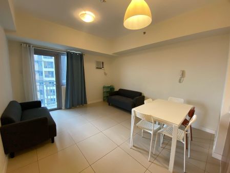 Fully Furnished 2 Bedroom Unit at The Vantage at Kapitolyo