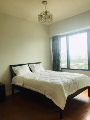 1BR in One Rockwell East