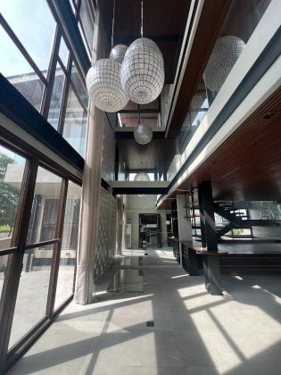 Semi Furnished 4 Bedroom House in the Enclave Alabang