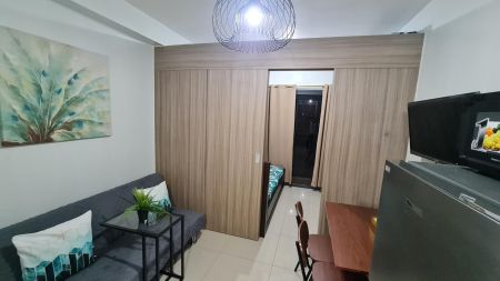 1 Bedroom with Balcony for Short Term Lease in Shore 2