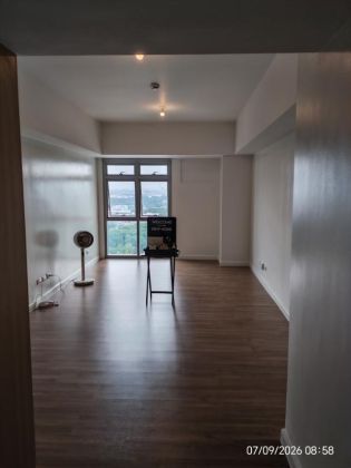 Quezon City studio with parking near Trinoma and Solaire North