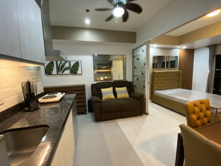 Azure 1BR Unit Fully Furnished with Balcony Nice View