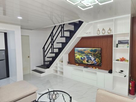  Navona Well Renovated 2 Storey Townhouse with Parking