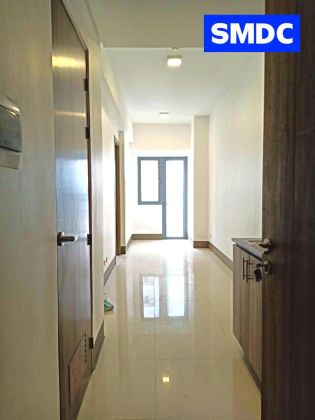 Bare Family Suite Unit with Balcony for Rent at Fame Residences