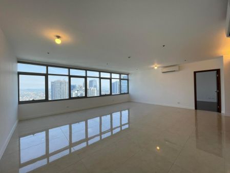 3BR Unit for Lease at the Suites