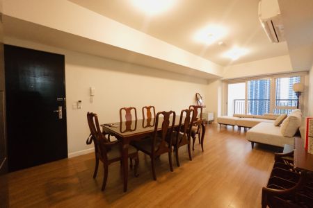 Well maintained 2 Bedroom Unit in Two Maridien Highstreet Bgc