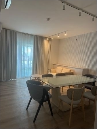 Bnew New nicely Interior Designed 2 bedroom unit with parking