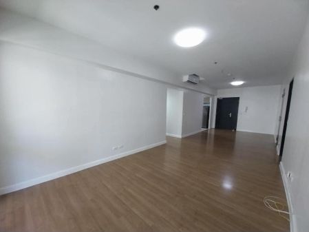 Partly Furnished Apartment in BGC