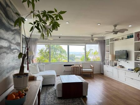 Beautiful and Airy 4 Bedroom Multi Level Apartment in Robinsons