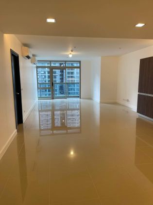 For Lease EAST GALLERY PLACE, BGC 2 BEDROOM w/ Balcony 148sqm