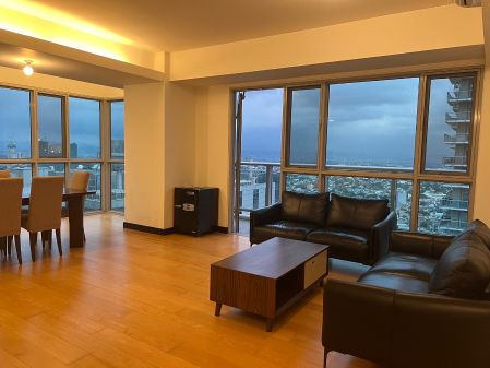 For Lease 2 Bedroom at West Tower One Serendra