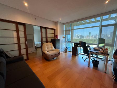 Spacious 3 Bedroom in Pacific Plaza Towers BGC