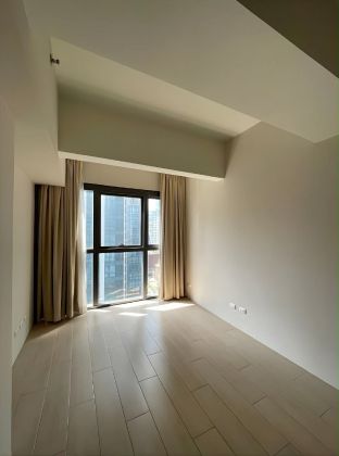 2 Bedroom Unit in Uptown Ritz Condo for Rent 