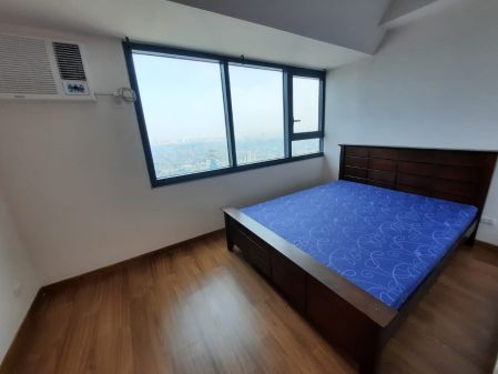 Furnished Studio Type with Divider at The Rise Makati City walkin