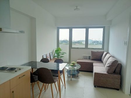 Semi Furnished 1BR in The Residences at Commonwealth QC